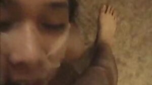 Chaton sexuel porno en français vidéo sur une balançoire
