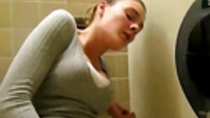 April vidéos sexe porno se fait peindre le cul avec du sperme